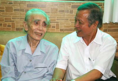 Musicians Phan Huynh Dieu (L) and Tran Long An (Photo:SGGP)